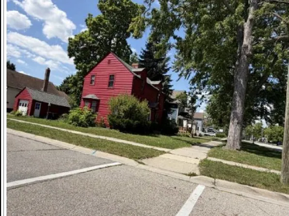 902 Court St, Port Huron, MI 48060
