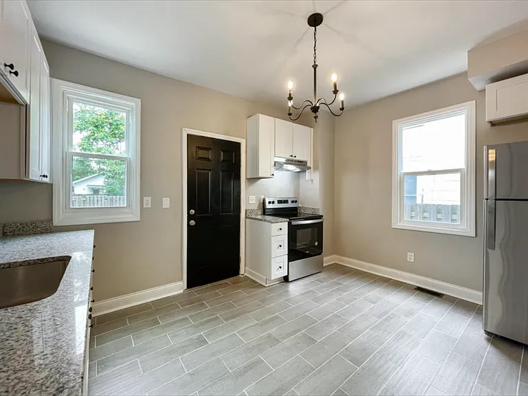 517 Hanford St — Photo 8
