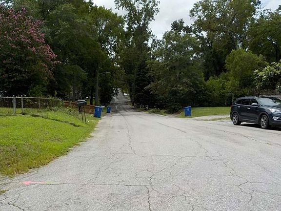 Exterior Neighborhood (street photo)