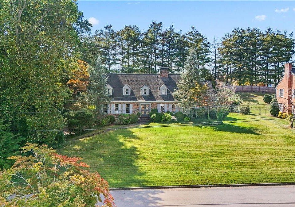 1st image of 1905 Sherwood Dr