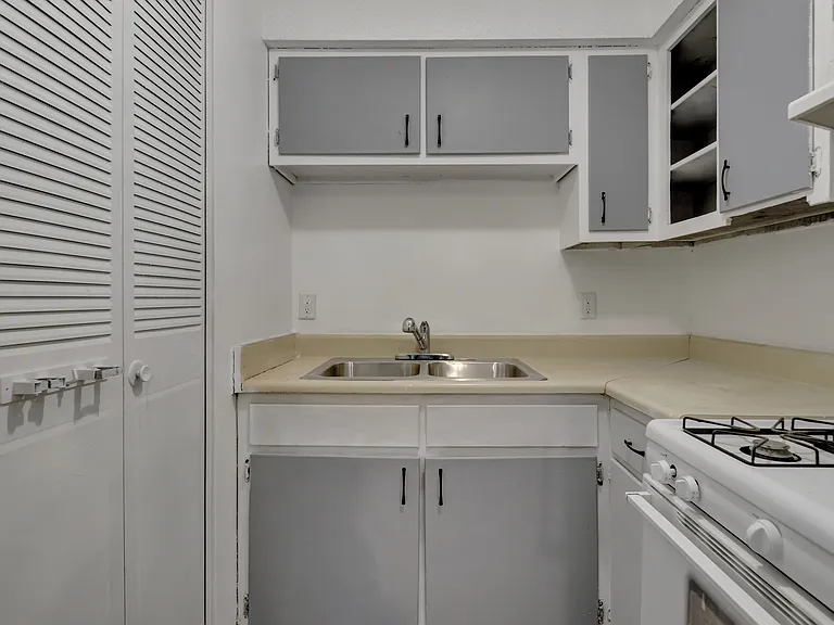 Greenbriar Apartments — Photo 46