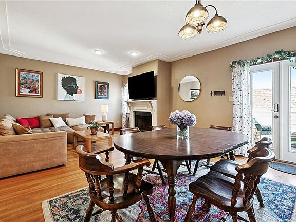 4th image of 1129 Jackson Ave APT 6