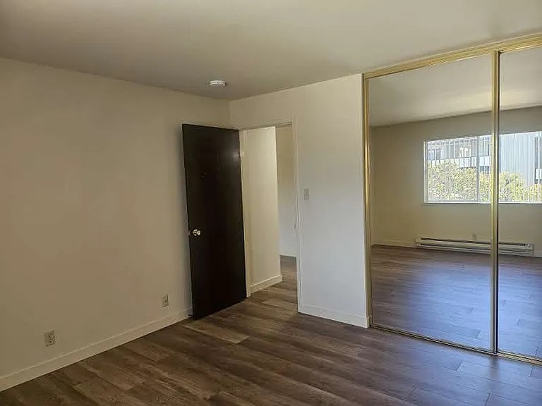 323 Brosnan Ct — Photo 11