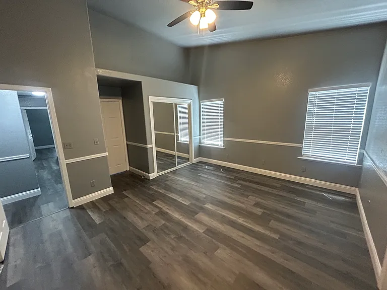 2418 E Portland Ave — Photo 9