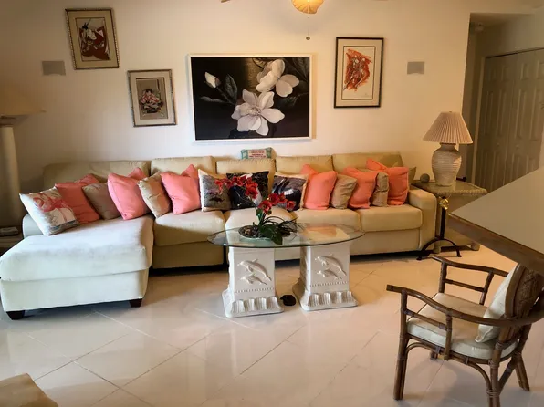 7 Lexington Ln E, Palm Beach Gardens, FL 33418