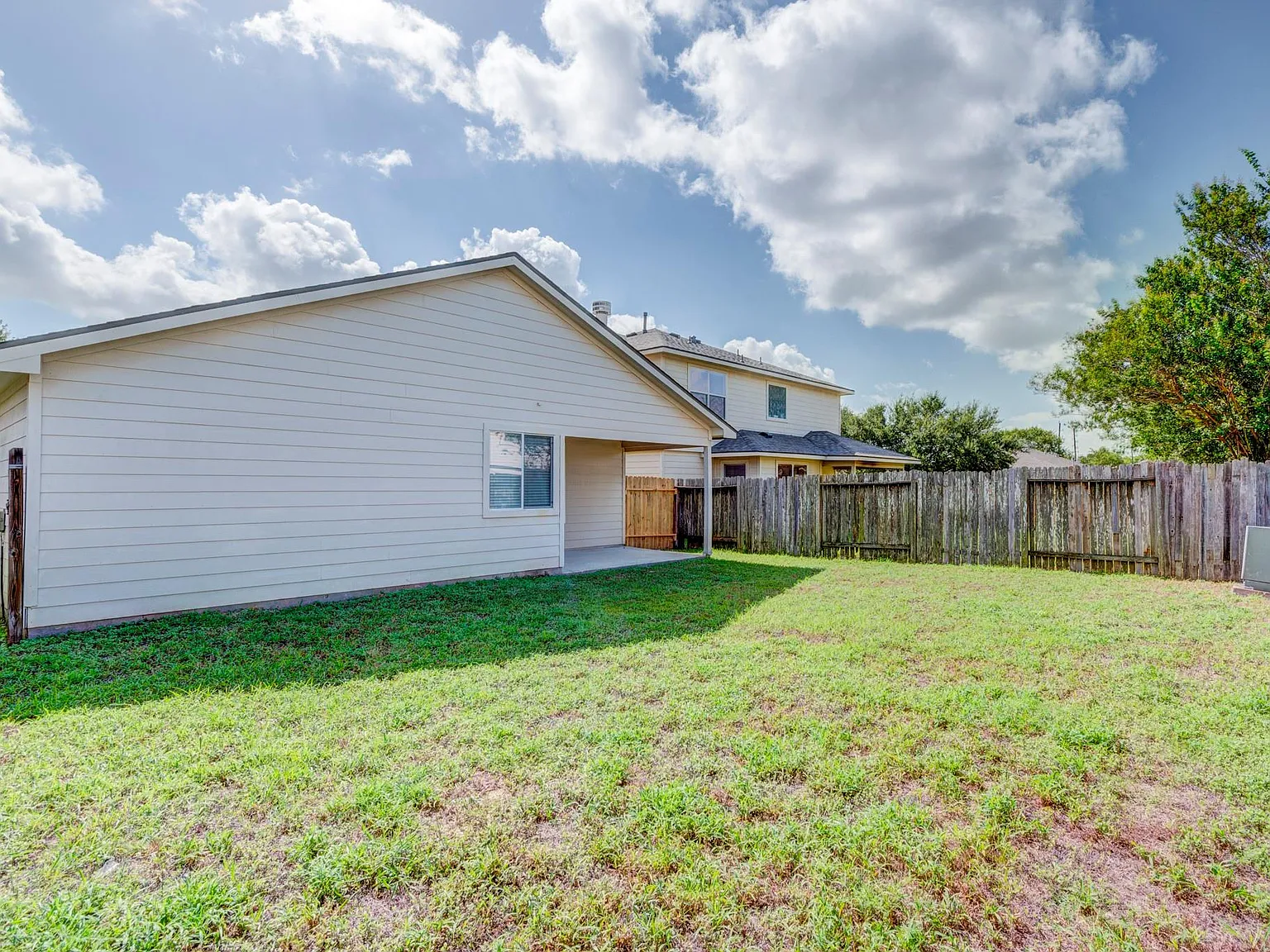 3 bed, 2.0 bath, 1420 sqft, $1,825 — Photo 4