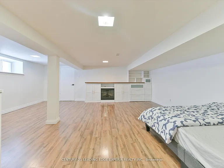 24 Torrens Ave #LOWER — Photo 6