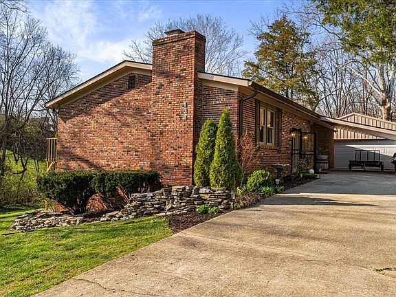 2nd image of 134 Lakeshore Dr