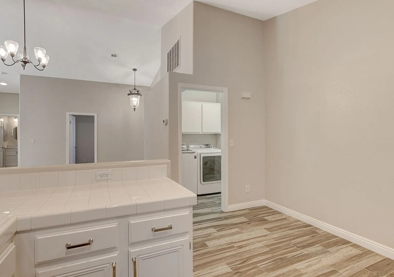 Beautiful 3 bedroom single story home in North Las Vegas — Photo 4