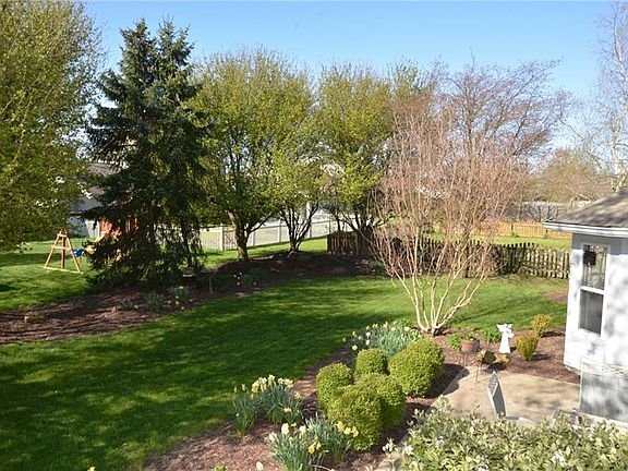 3rd image of 757 Woodcote Ln