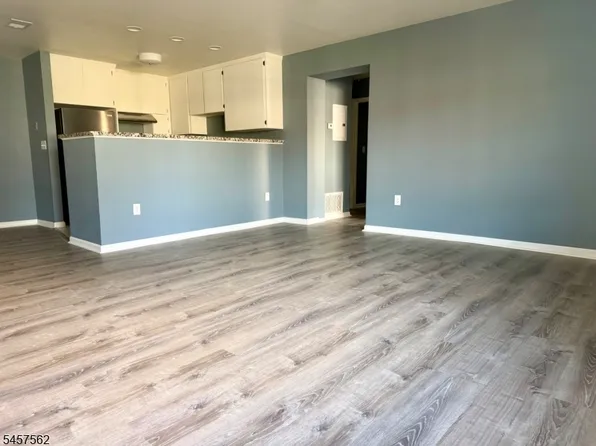 86 Main St #G, Franklin, NJ 07416
