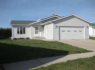 2634 Lexington Dr, Bismarck, ND 58503