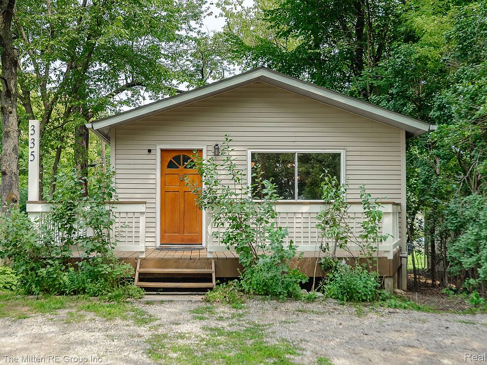 1st image of 335 Dartmoor Dr