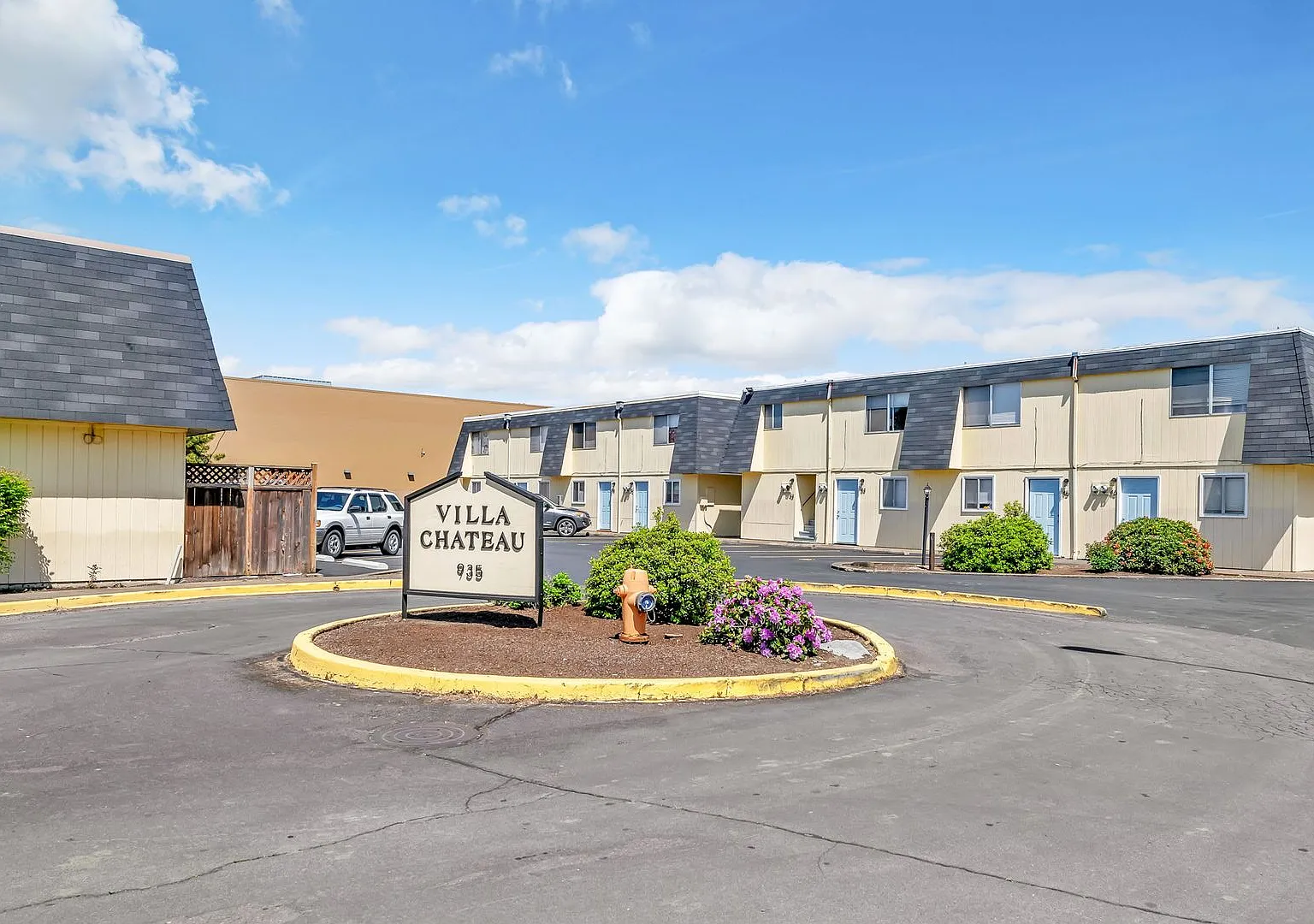 Villa Chateau Apartments — Photo 1