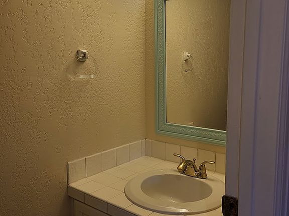 1/2 bath