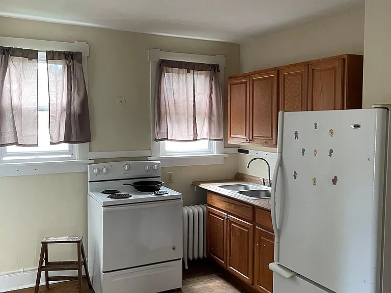 875 Warren St #2 — Photo 6