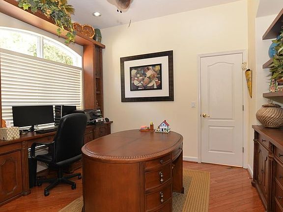 5th image of 2308 Longmoore Ct