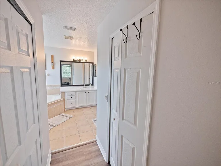 4904 Adair Oak Dr — Photo 9