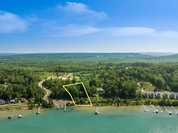 5543 Crystal Ln, Frankfort, MI 49635