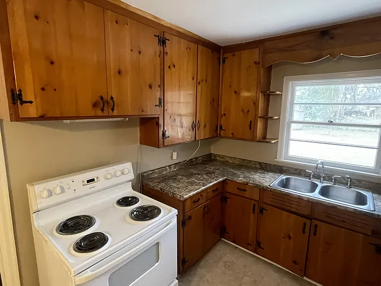 1430 Beaumont Dr — Photo 6