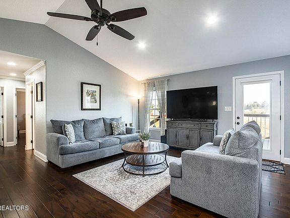 5th image of 1920 Olivia Cir