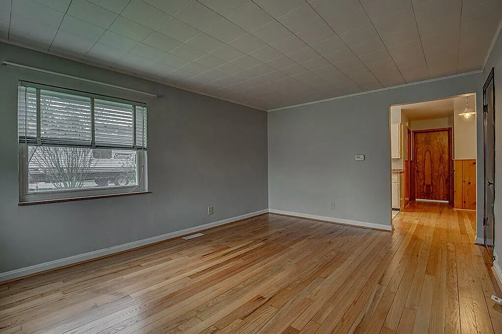 1 bed, 700 sqft, $1,100 — Photo 4