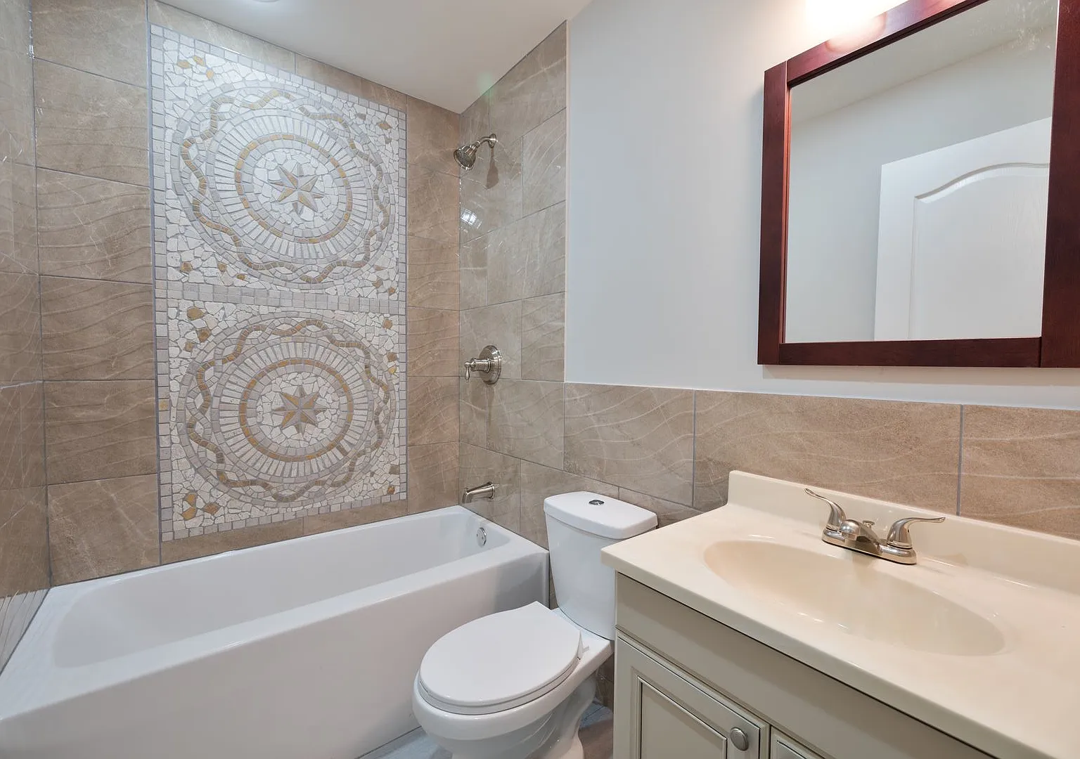 5544 N Lawrence St — Photo 4