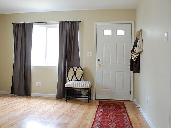 3rd image of 458 Woodrow St