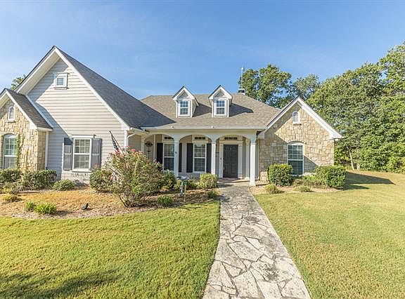 2nd image of 1100 Bluebird Ln