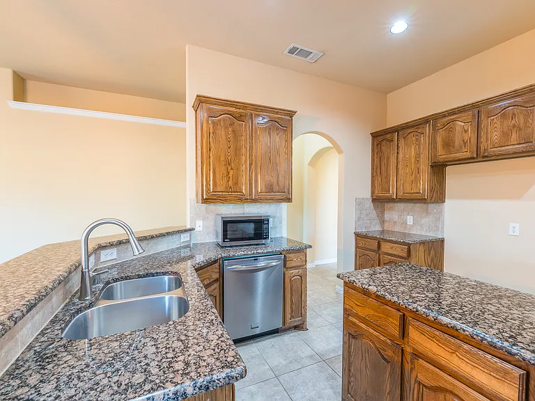 918 Witherby Ln — Photo 11