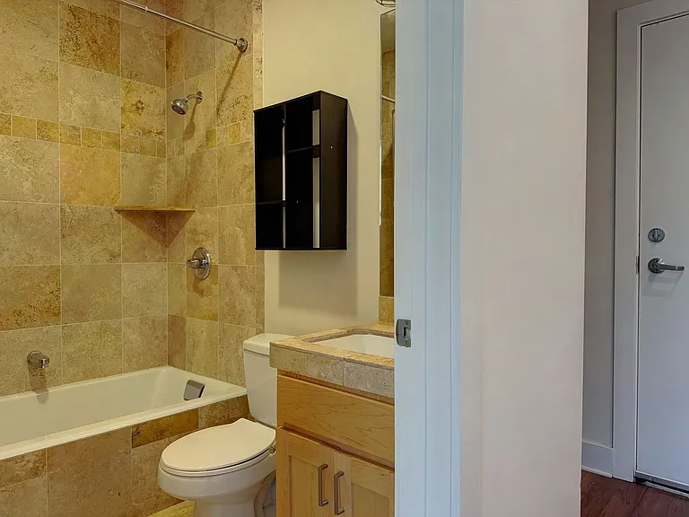 1171 Oak St #4 — Photo 11