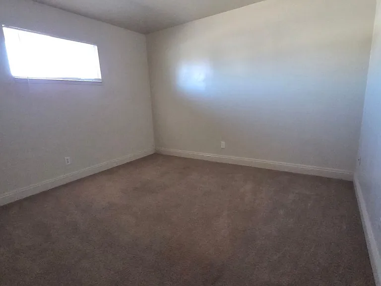 2580 E St — Photo 7