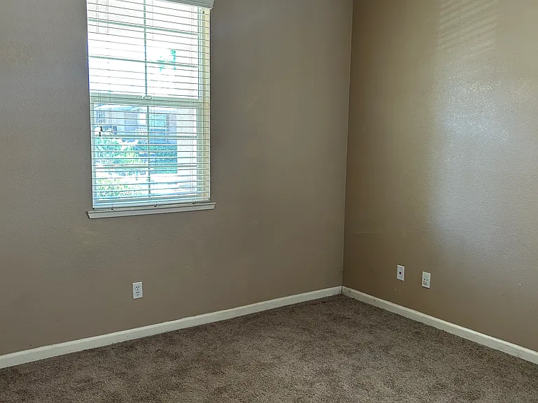 865 Larkspur Ln — Photo 7