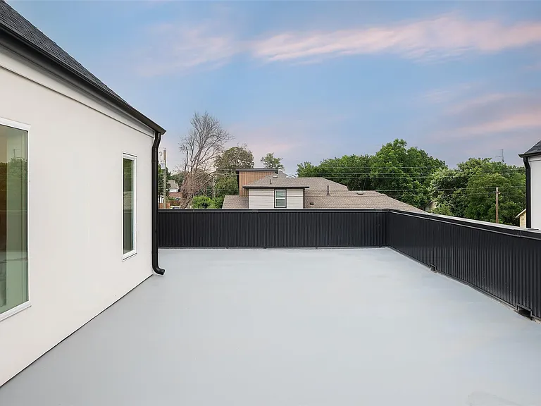 838 McBroom St — Photo 32