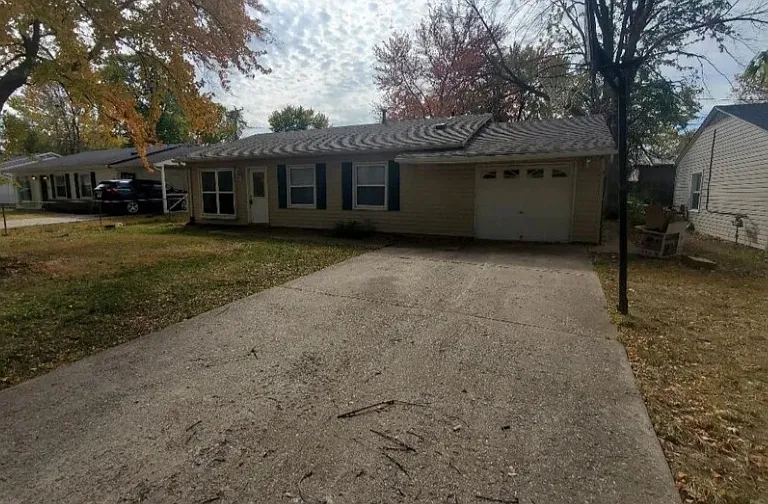 25 Steeplechase Dr — Photo 1