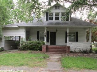 1402 S Maple St, Stuttgart, AR 72160