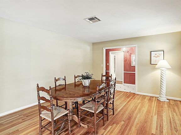 4th image of 2019 Stoney Brook Dr