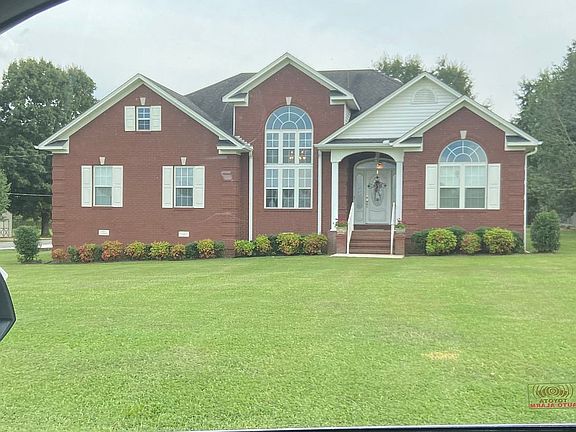 2nd image of 825 Hester Ave