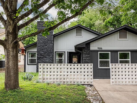 2nd image of 904 Acorn Oaks Dr