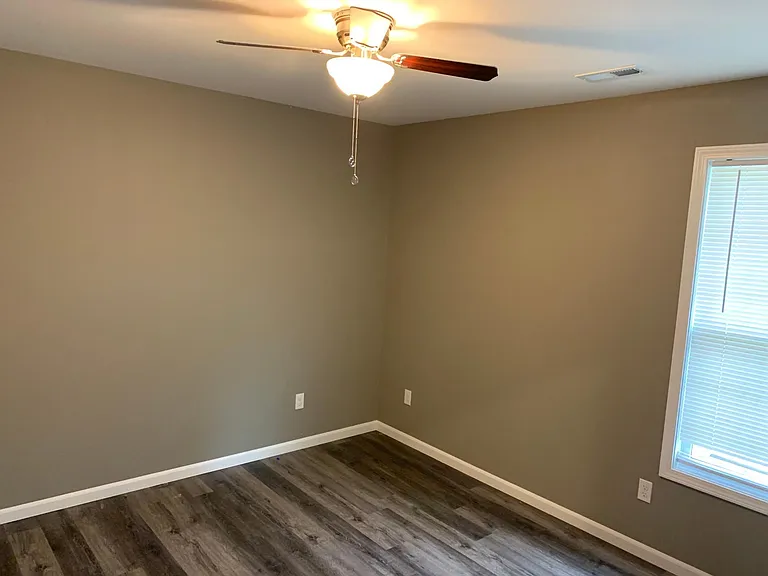 727 Valley View Ct — Photo 13