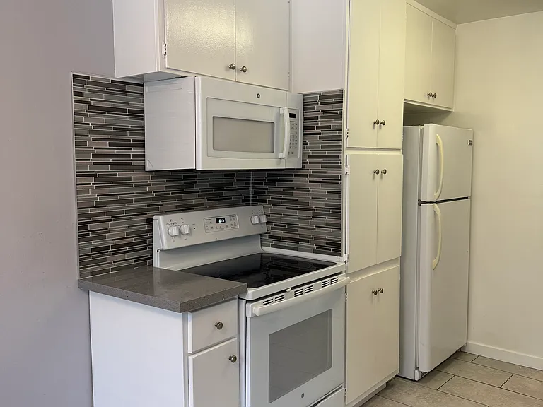 504 Avenue G — Photo 5