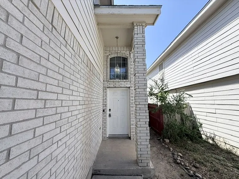 17525 Rock Port Rd — Photo 3