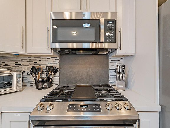 NEW Gas Range, Microwave +Dishwasher