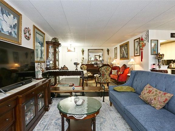5th image of 30 Greenridge Ave APT 4J