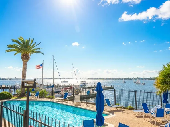 201 Yacht Club Ln #201, Seabrook, TX 77586