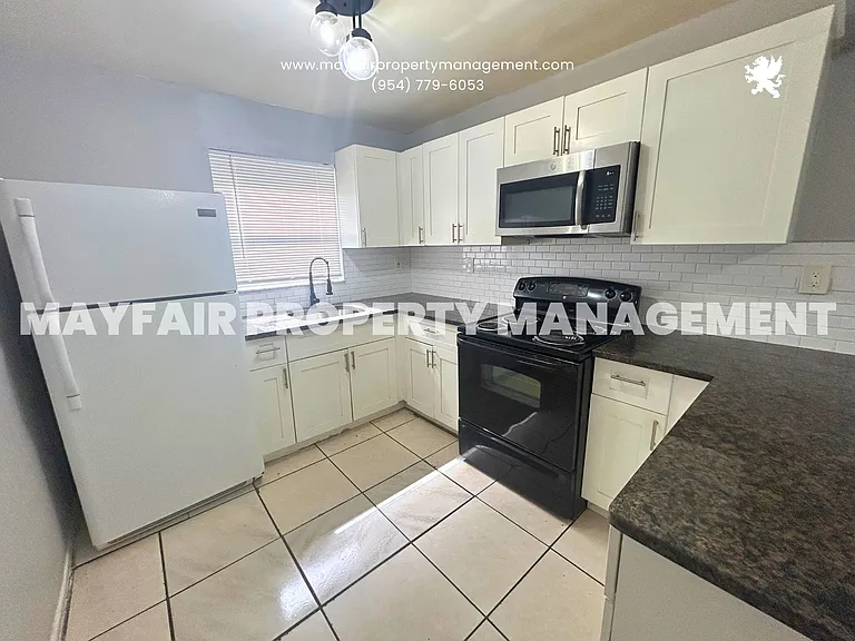 1440 NW 22nd St #6 — Photo 5