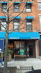 Rented by R New York