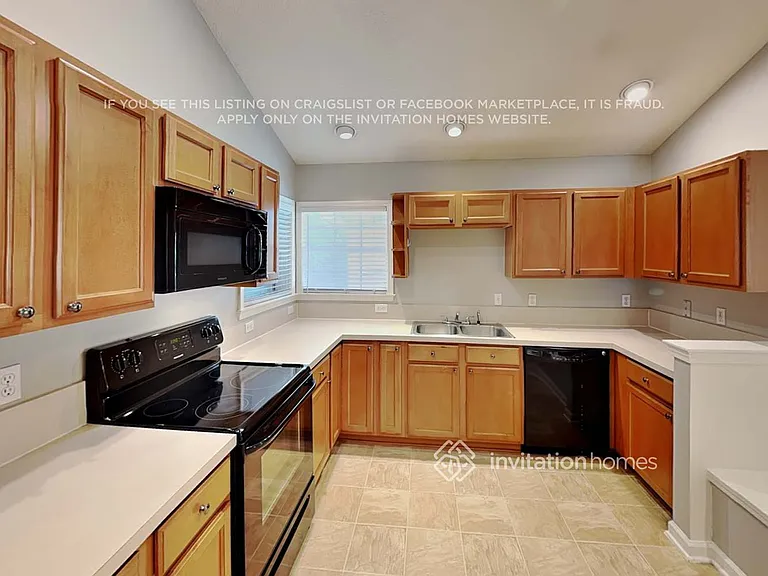 400 Chamberlain Dr — Photo 6