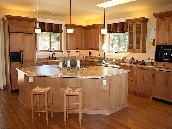 4th image of 18 Glory Ct