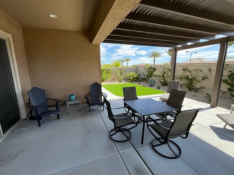 110 Zinfandel — Photo 31